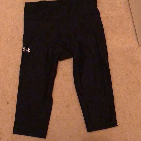 bundle of two under armour crops - Picture 1 of 4